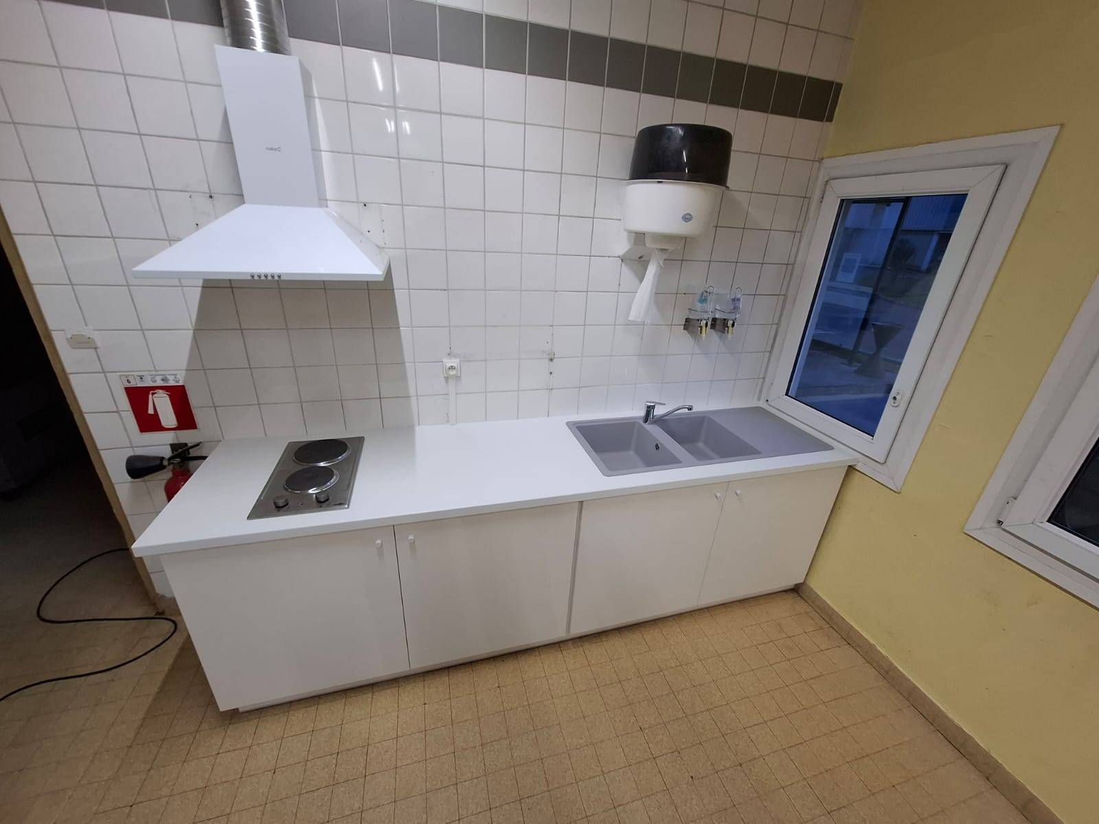 Meuble en mélaminé blanc 19 mm quatre portes