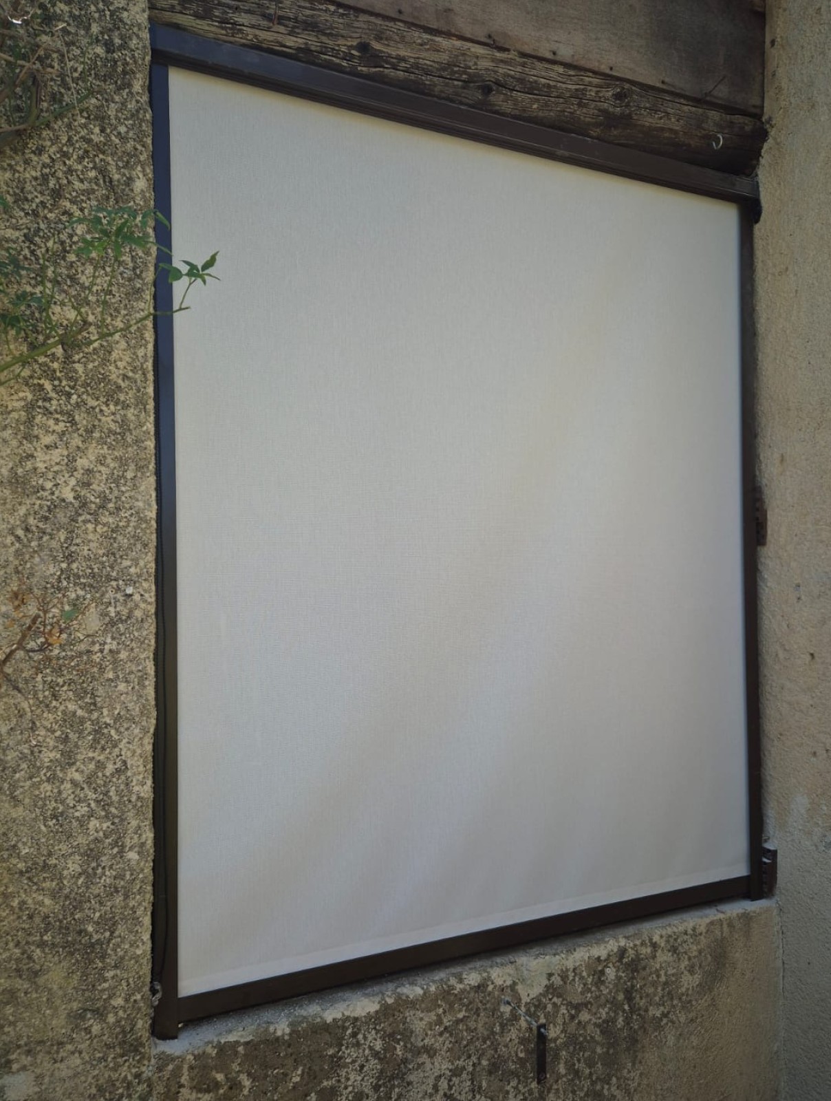 Fourniture et Installation d'un store extérieur avec toile solaire SOLTIS à MALLEMORT