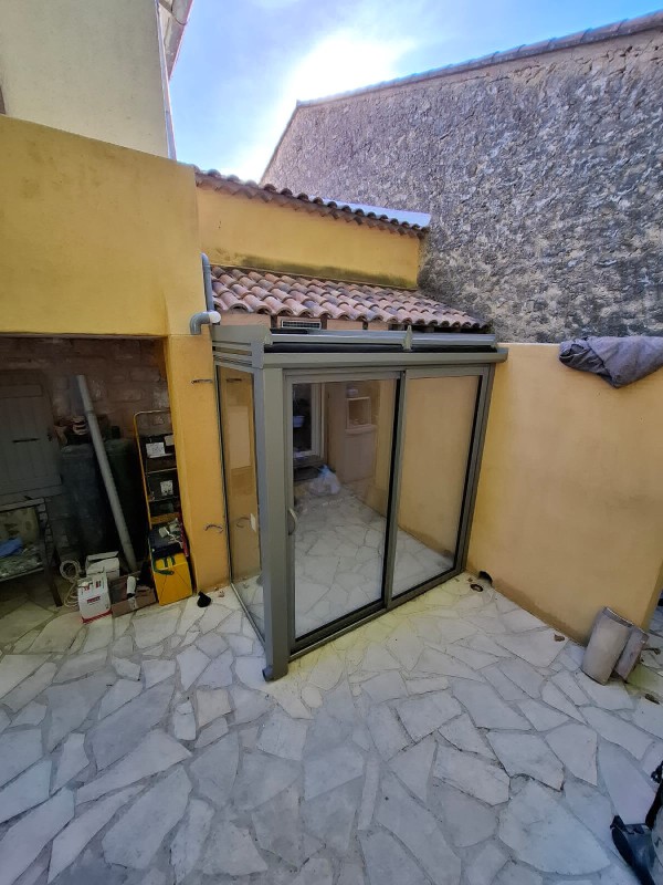 Fermeture de terrasse aluminium à Mallemort : une solution durable et esthétique