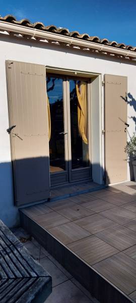 Volet deux vantaux en aluminium isolé RAL 1019 beige gris